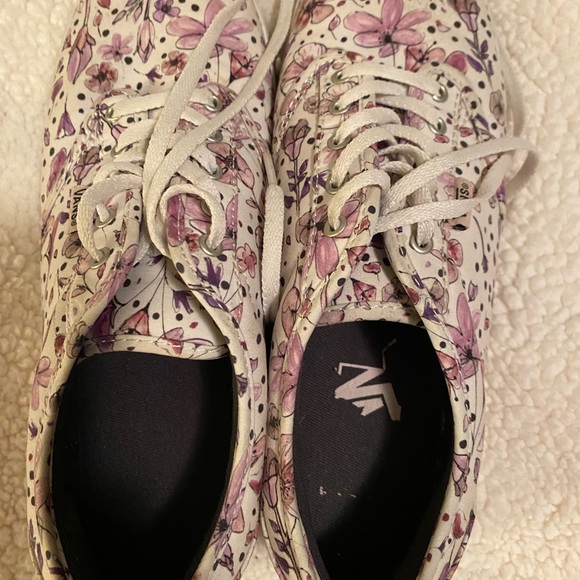 Women’s Vans.  Size 8.5.  Purple/violet color floral print.   In good shape. - Picture 3 of 5